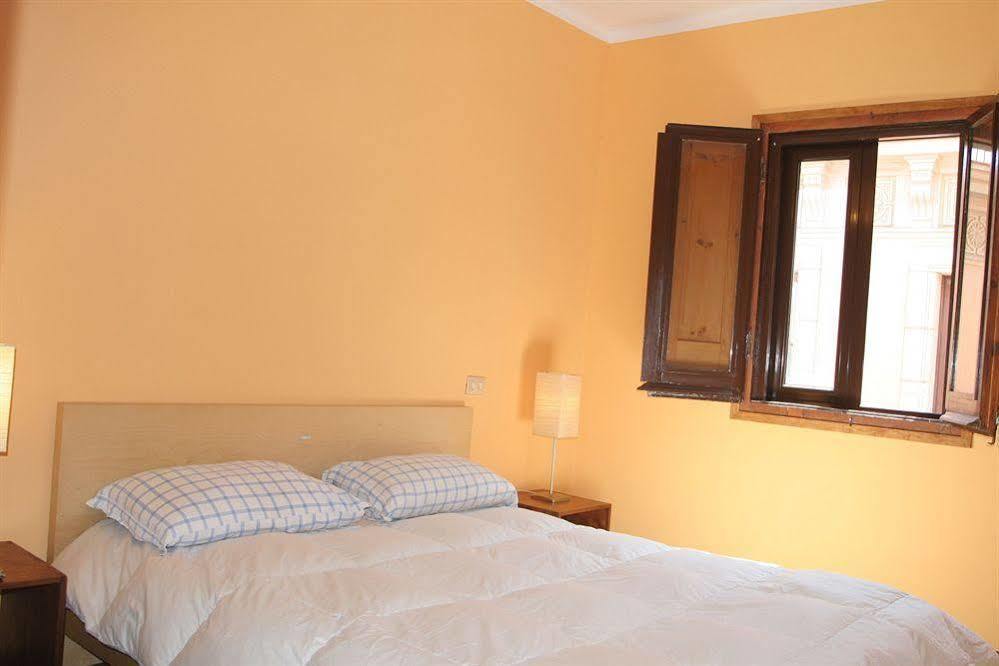 Vidre Home - Plaza Real Barcelona Kültér fotó